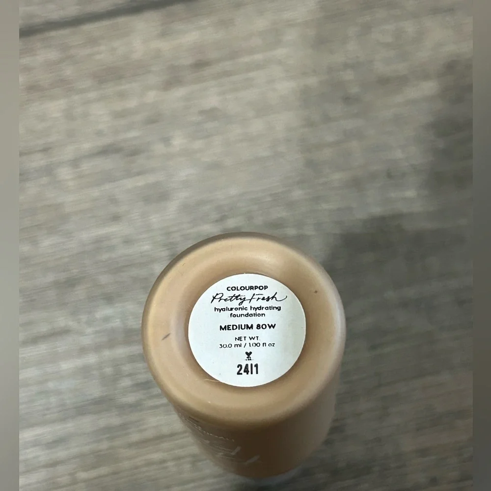 Colourpop pretty fresh foundation Medium 80w
